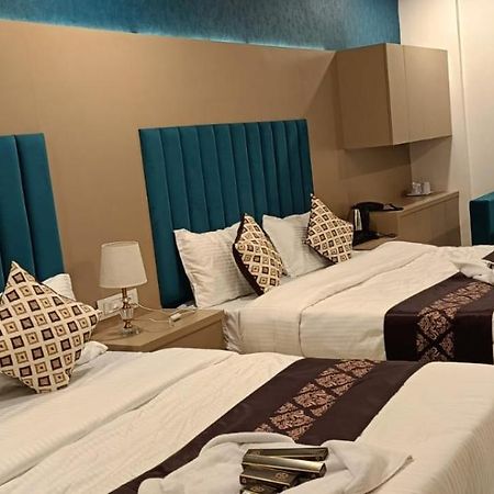Hotel Royal Square Gandhinagar Esterno foto