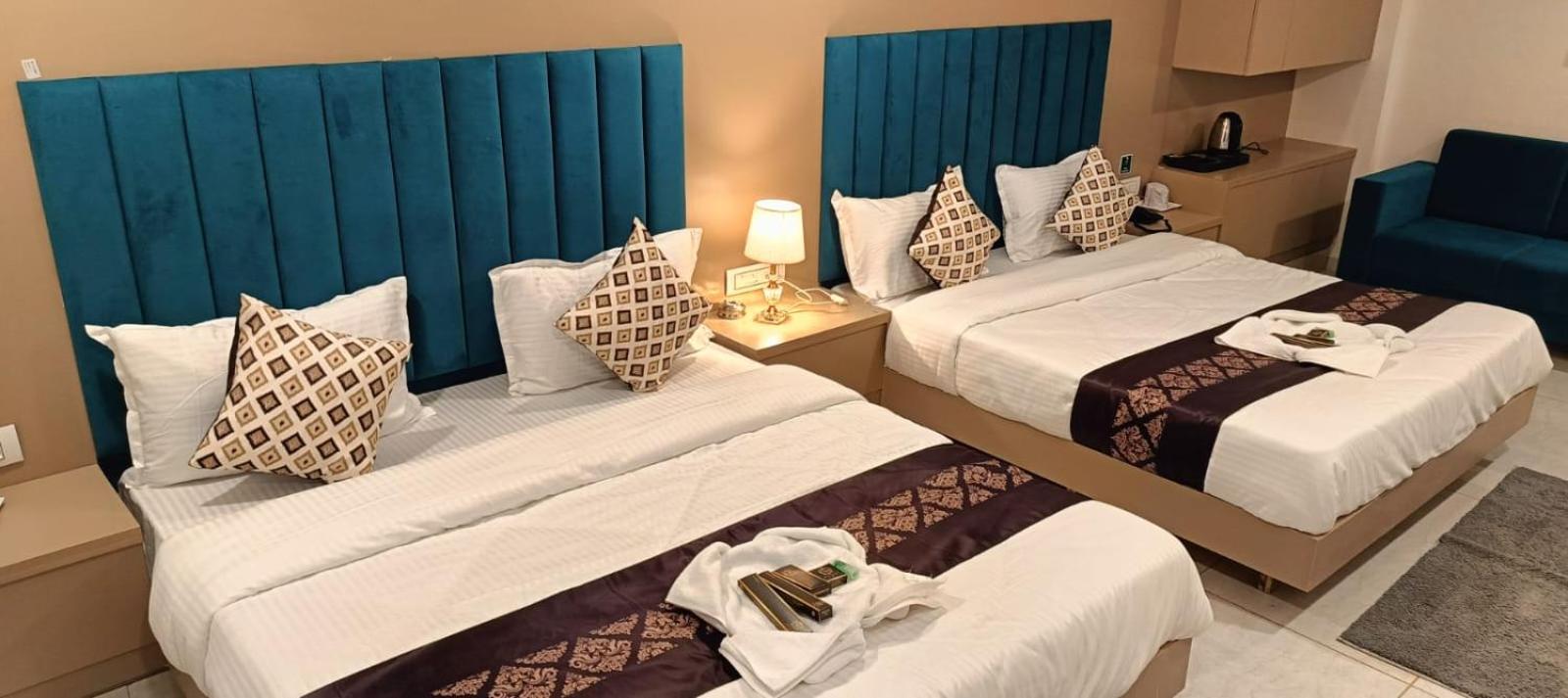 Hotel Royal Square Gandhinagar Esterno foto