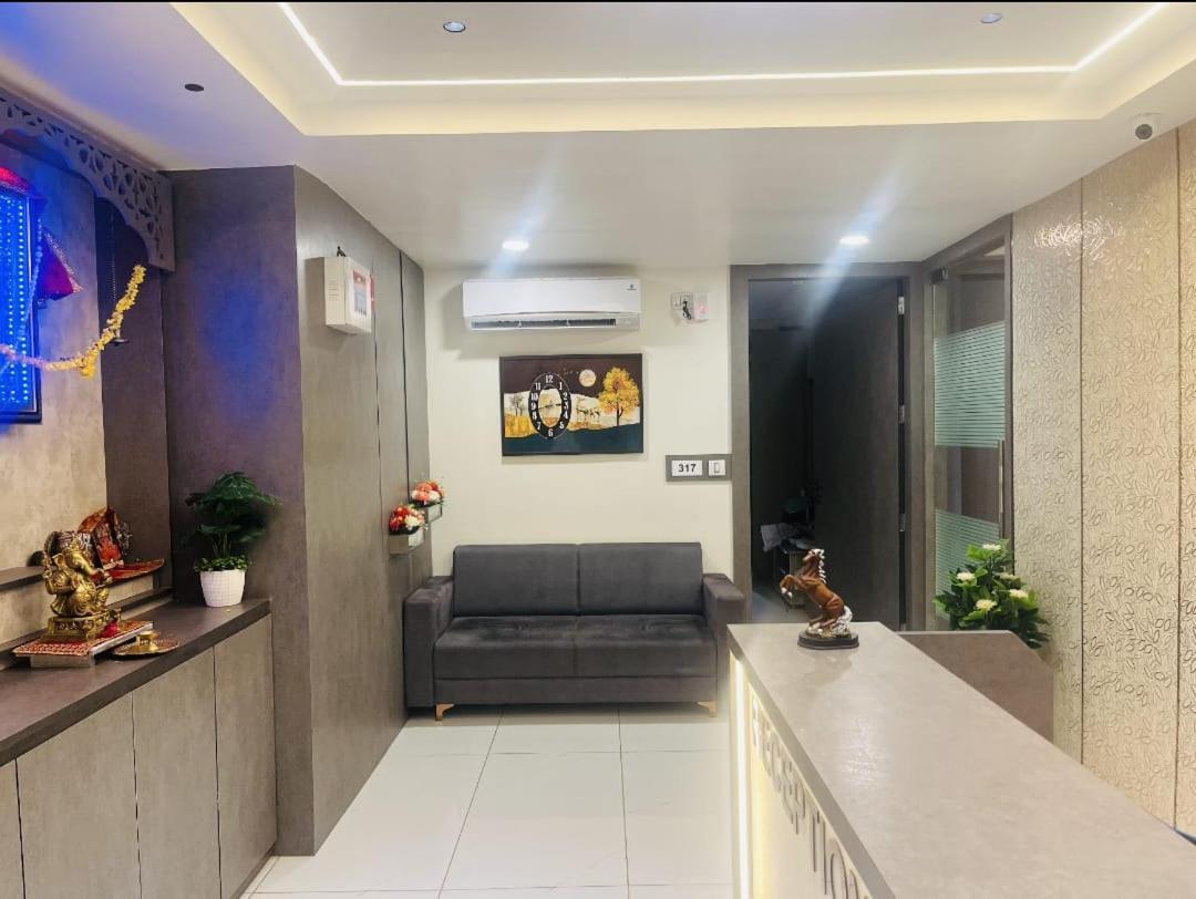 Hotel Royal Square Gandhinagar Esterno foto