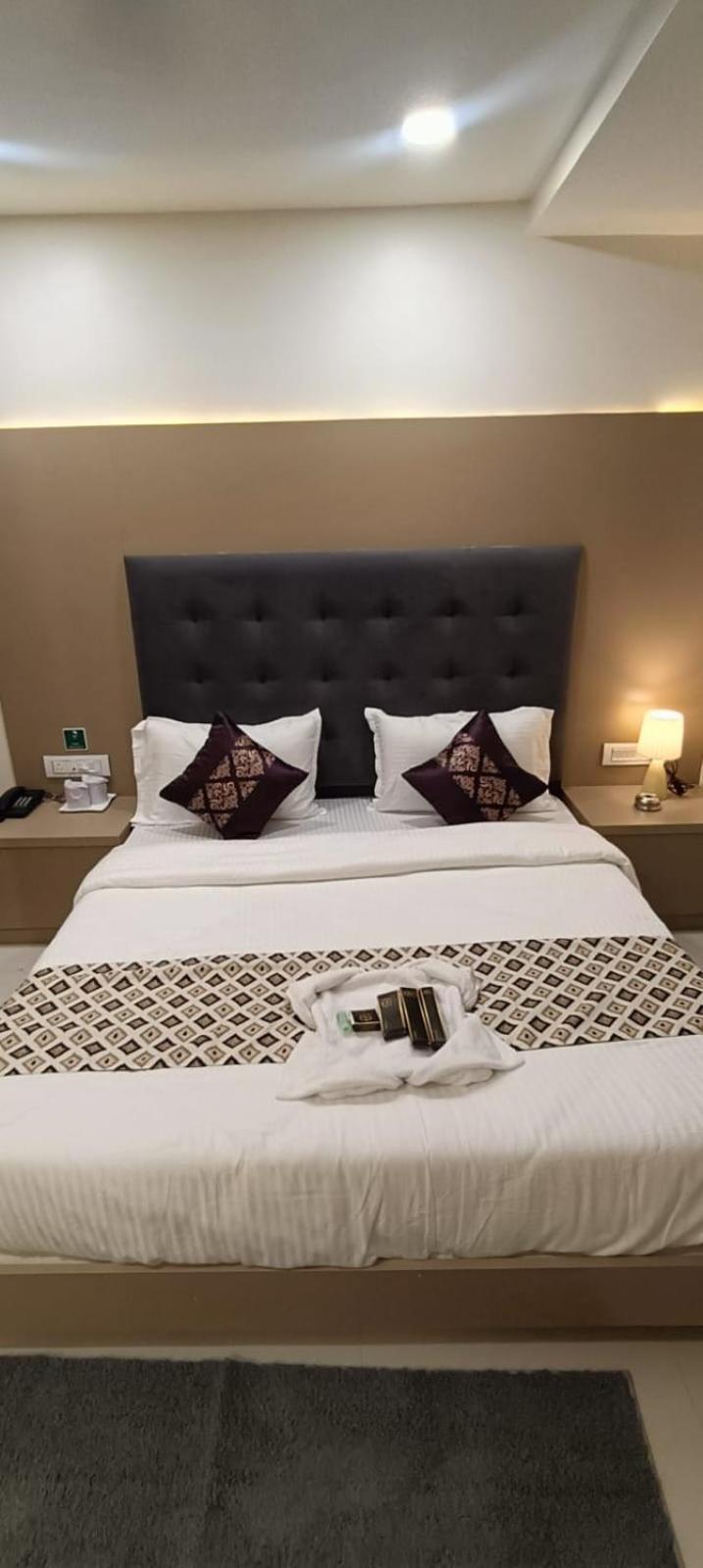 Hotel Royal Square Gandhinagar Esterno foto
