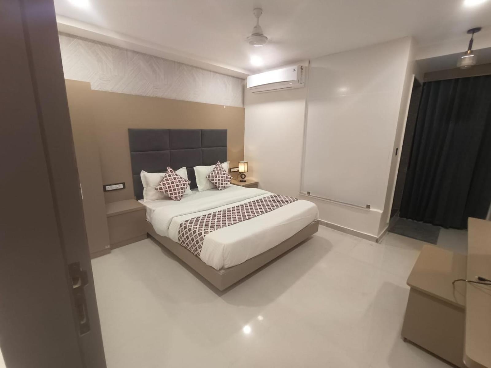 Hotel Royal Square Gandhinagar Esterno foto