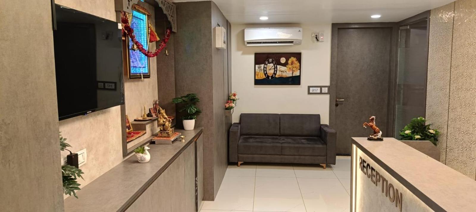 Hotel Royal Square Gandhinagar Esterno foto