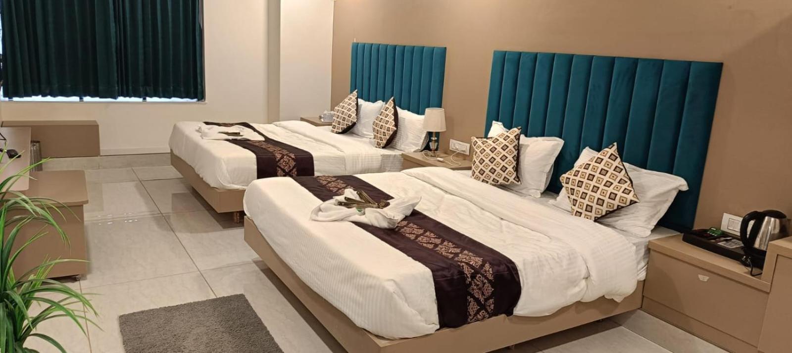 Hotel Royal Square Gandhinagar Esterno foto
