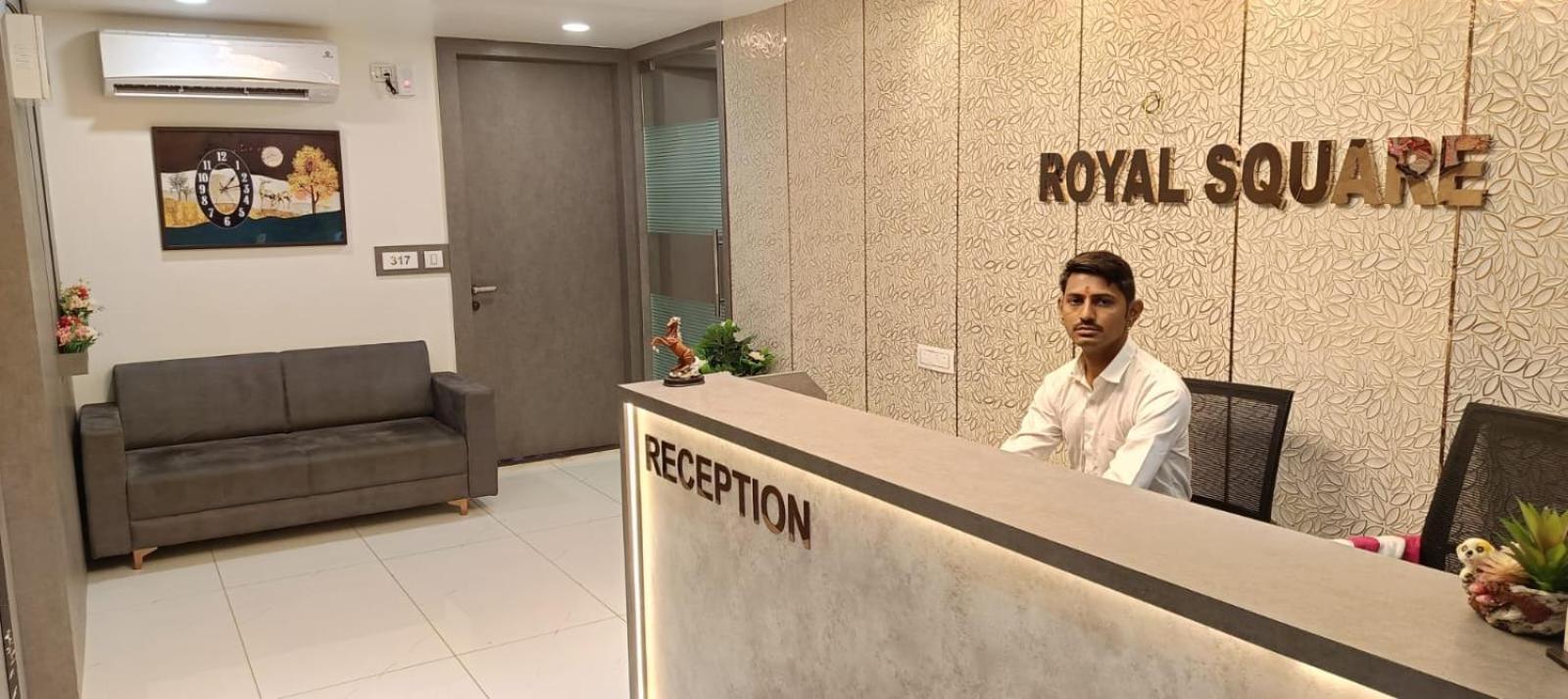 Hotel Royal Square Gandhinagar Esterno foto