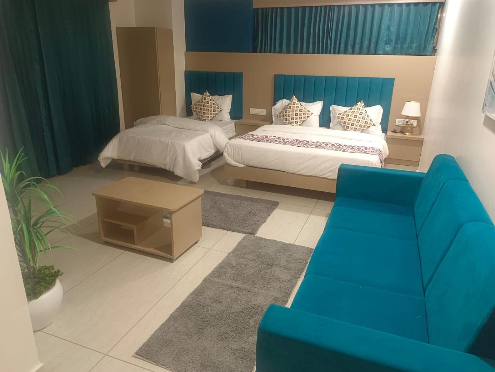 Hotel Royal Square Gandhinagar Esterno foto