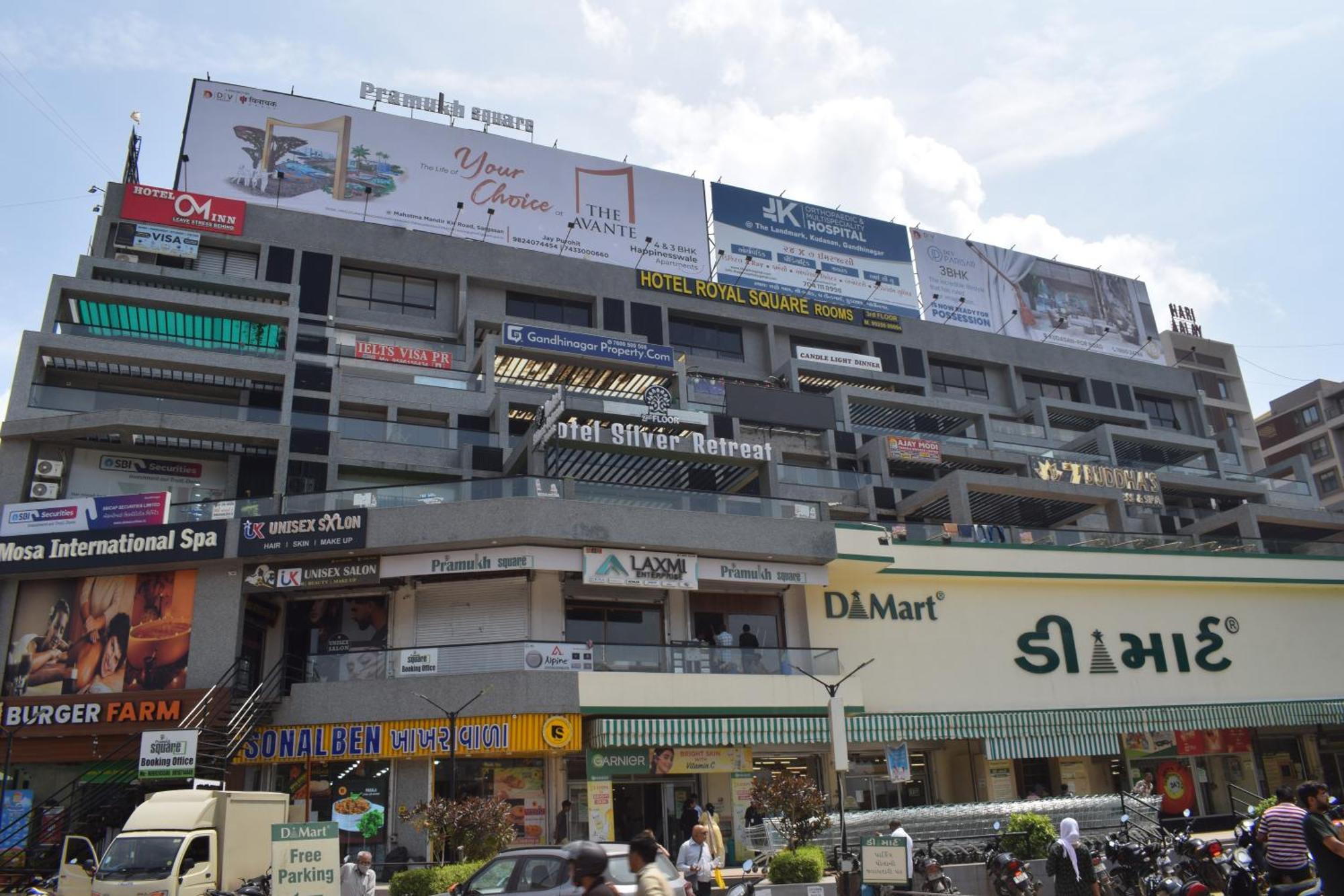 Hotel Royal Square Gandhinagar Esterno foto